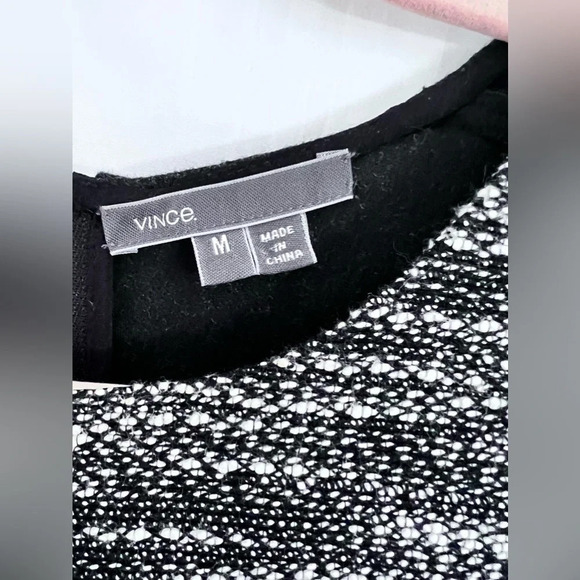 Vince. size medium top excellent condition textured front with back zippโฆโ - Picture 3 of 4